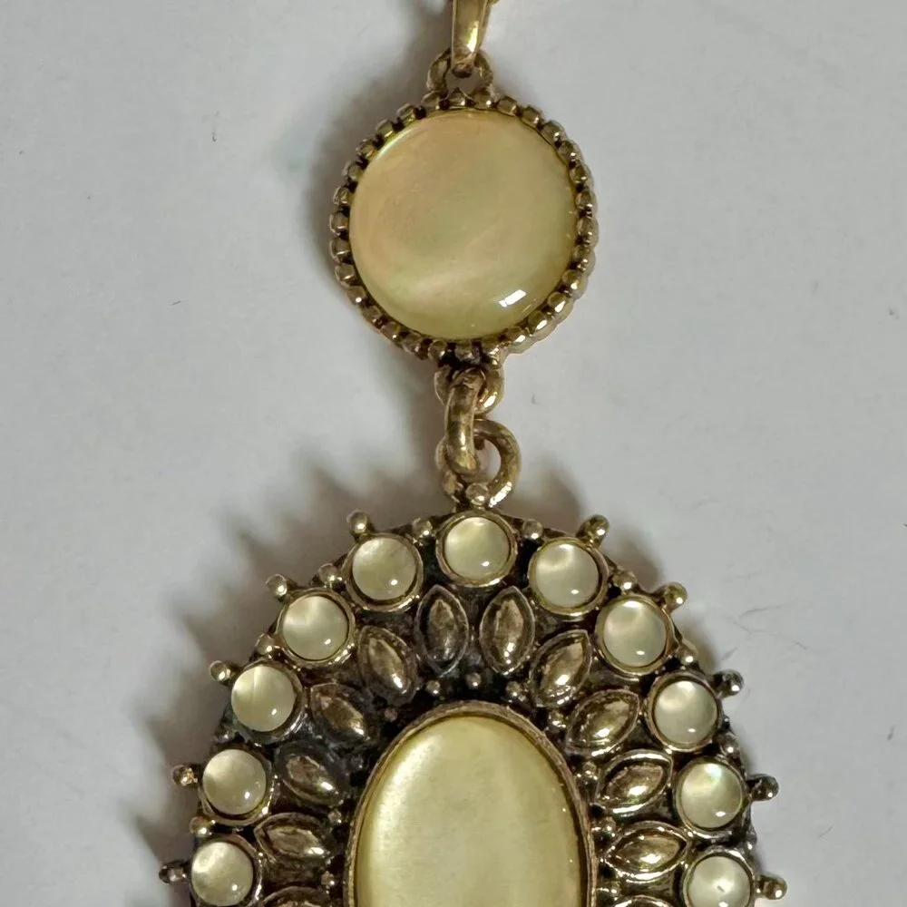 Vintage Lucky Gold Tone Moonglow Pendant Necklace with Matching Dangle Earrings - Picture 8 of 16